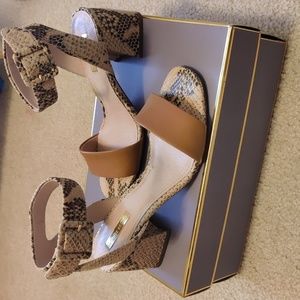 Like new Louis et Cie calfskin leather sandal with snakeskin print